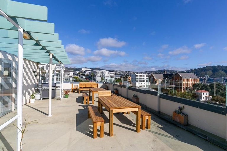 Photo of property in Jerningham Apartments, 20 Oriental Terrace, Oriental Bay, Wellington, 6011