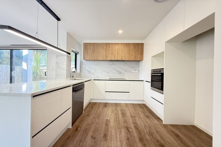 Photo of property in 30d Durham Street, Te Atatu Peninsula, Auckland, 0610