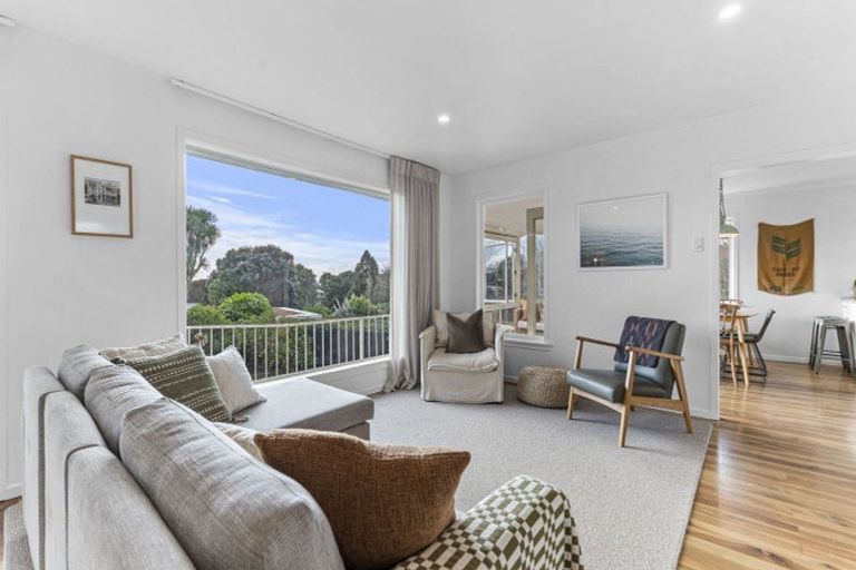 Photo of property in 37 Mcfarlane Street, Oakura, 4314