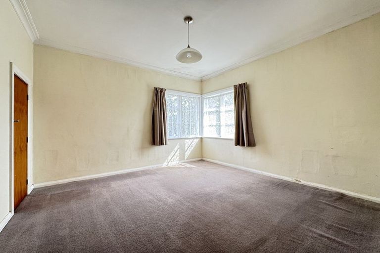 Photo of property in 17 Raroa Terrace, Tawa, Wellington, 5028