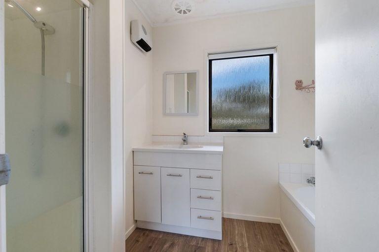 Photo of property in 33 John Downs Drive, Browns Bay, Auckland, 0630