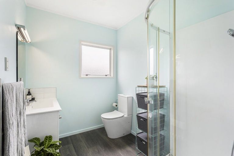 Photo of property in 1/2a Eskdale Road, Birkdale, Auckland, 0626