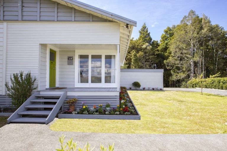 Photo of property in 34 Awanui Crescent, Matakana, 0985