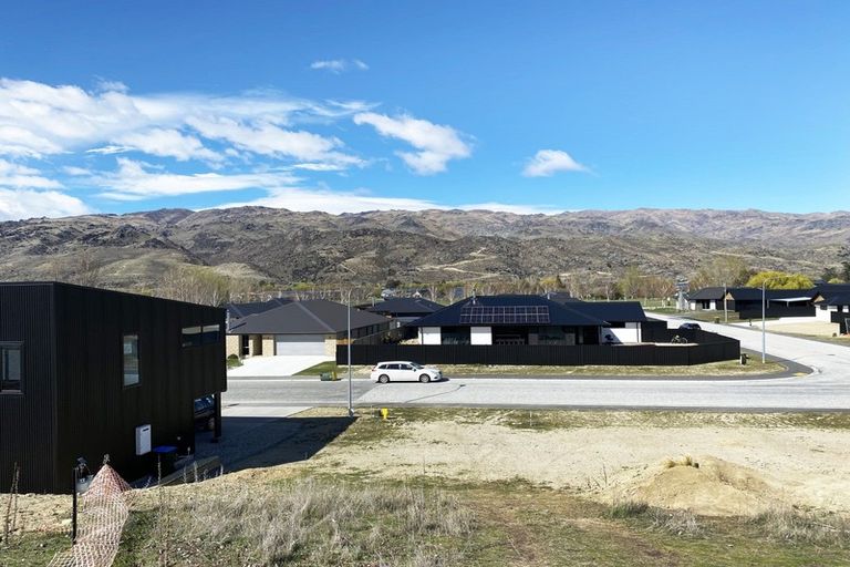 Photo of property in 31 Stratford Drive, Mount Pisa, Cromwell, 9383