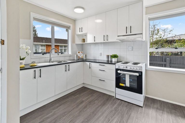 Photo of property in 34 Convair Crescent, Mangere, Auckland, 2022