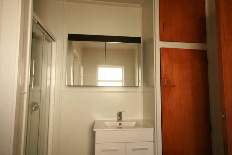 Photo of property in 64a Clayburn Road, Glen Eden, Auckland, 0602