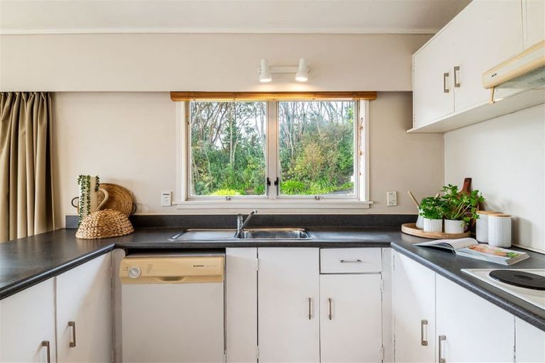 Photo of property in 358 Glenfield Road, Glenfield, Auckland, 0629