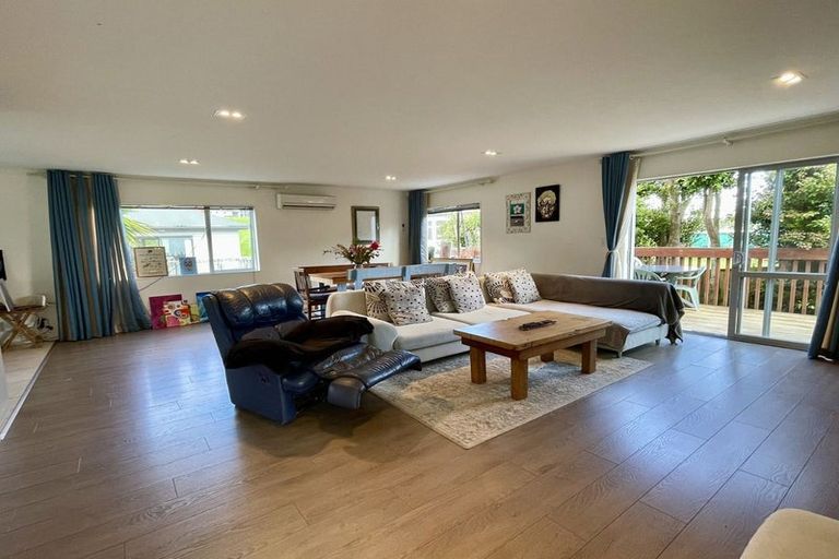 Photo of property in 121a Bruce Road, Glenfield, Auckland, 0629