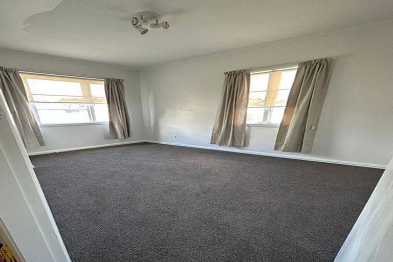 Photo of property in 2 Moorefield Road, Johnsonville, Wellington, 6037