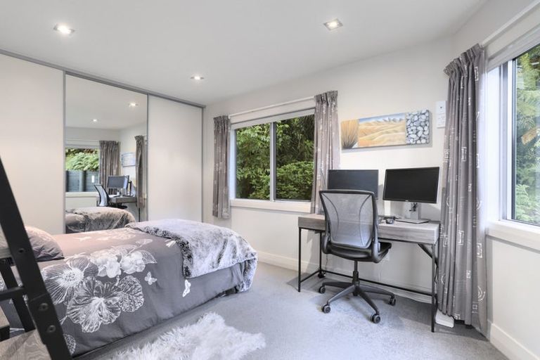 Photo of property in 535 Scenic Drive, Waiatarua, Auckland, 0612