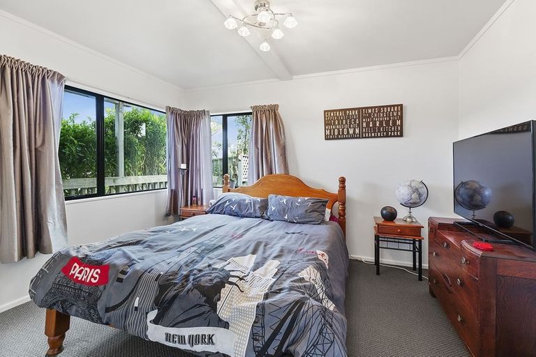 Photo of property in 13 Chastudon Place, Tawa, Wellington, 5028