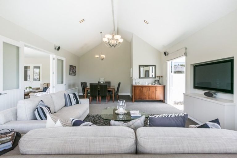 Photo of property in 82 Rochfort Road, Havelock North, 4130