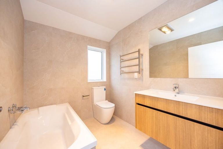 Photo of property in 34 Hellyers Street, Birkdale, Auckland, 0626