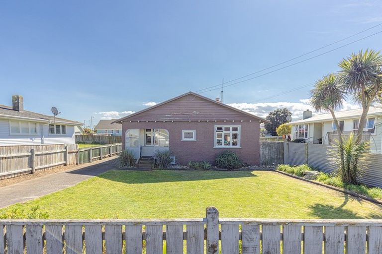 Photo of property in 160 Puriri Street, Castlecliff, Whanganui, 4501