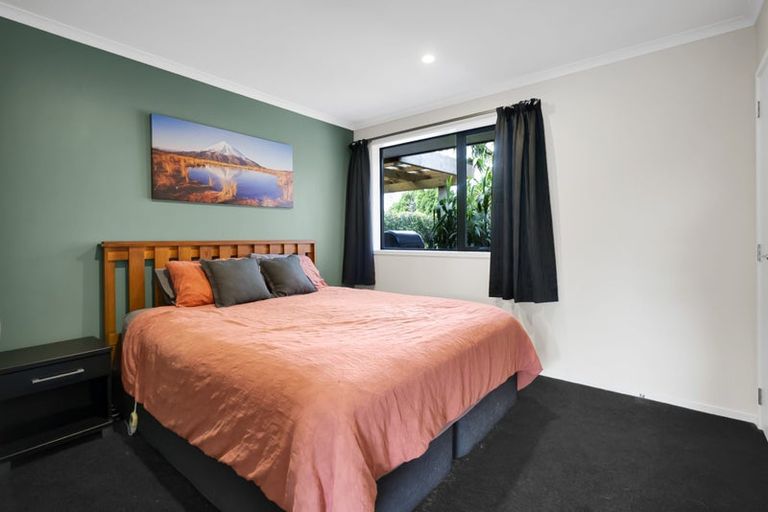 Photo of property in 513 Richmond Road, Lepperton, New Plymouth, 4373