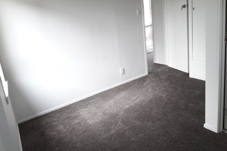 Photo of property in 19 Chivalry Road, Glenfield, Auckland, 0629