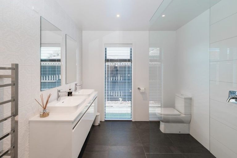 Photo of property in 40 Holiday Drive, Mairehau, Christchurch, 8052