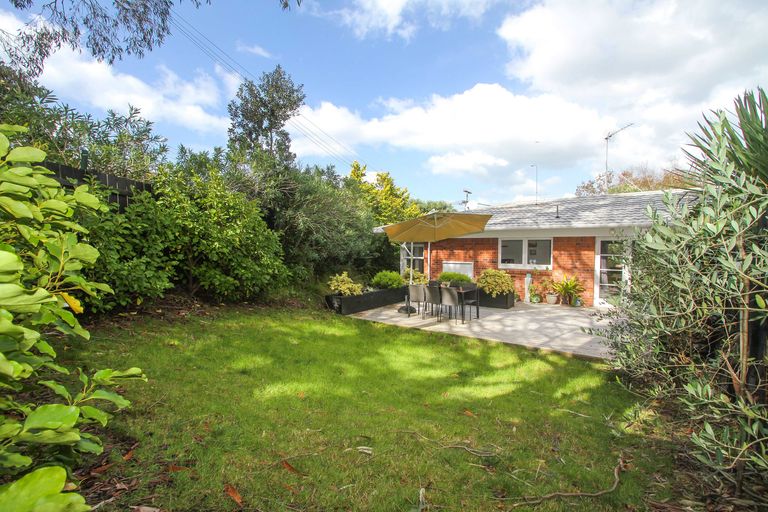 Photo of property in 2/1 Hythe Terrace, Mairangi Bay, Auckland, 0630