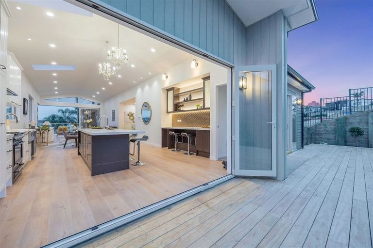 Photo of property in 2 Craigs Way, Hobsonville, Auckland, 0616