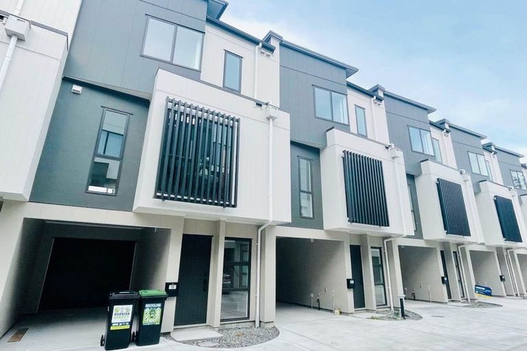 Photo of property in 18 Mina Way, Browns Bay, Auckland, 0630