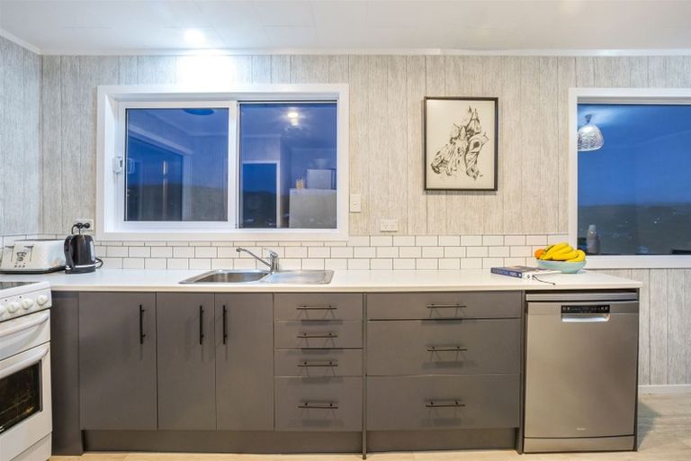 Photo of property in 18 Raroa Place, Pukerua Bay, 5026