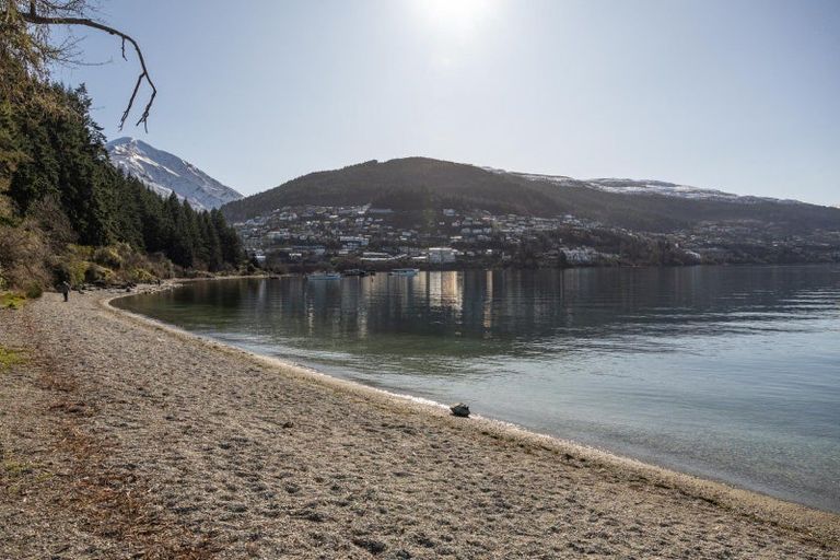 Photo of property in 8 Redwood Court, Kelvin Heights, Queenstown, 9300