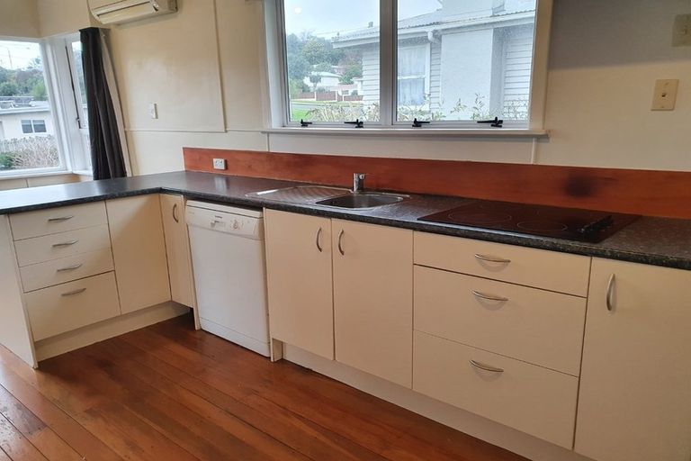 Photo of property in 26 Whakawhiti Street, Marfell, New Plymouth, 4310