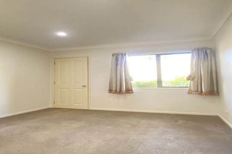 Photo of property in 10 Scarlet Oak Drive, Schnapper Rock, Auckland, 0632