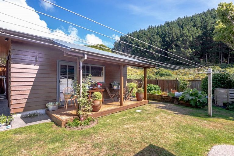 Photo of property in 55 Furlong Crescent, Churton Park, Wellington, 6037