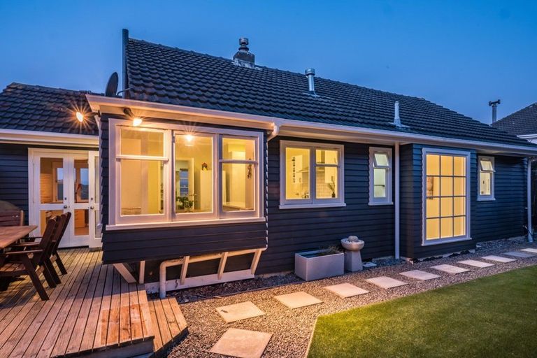 Photo of property in 90 Nicholson Road, Khandallah, Wellington, 6035