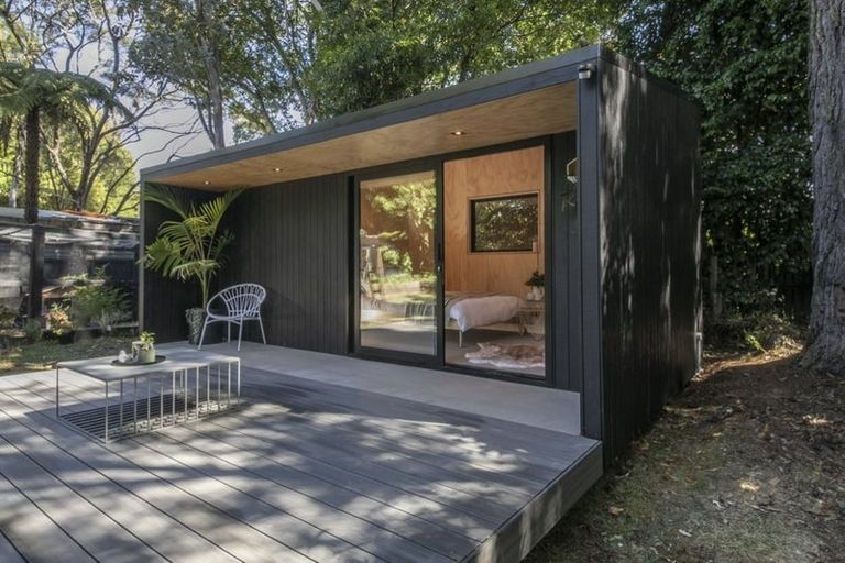 Photo of property in 3 George Avenue, Herald Island, Auckland, 0618