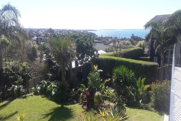 Photo of property in 2/128 Aberdeen Road, Campbells Bay, Auckland, 0620