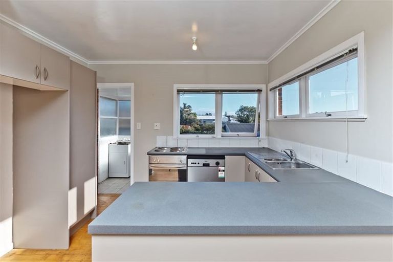 Photo of property in 2/6 Corunna Road, Milford, Auckland, 0620