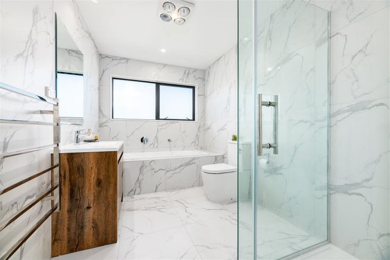 Photo of property in 25 Tautoru Avenue, Orewa, 0931