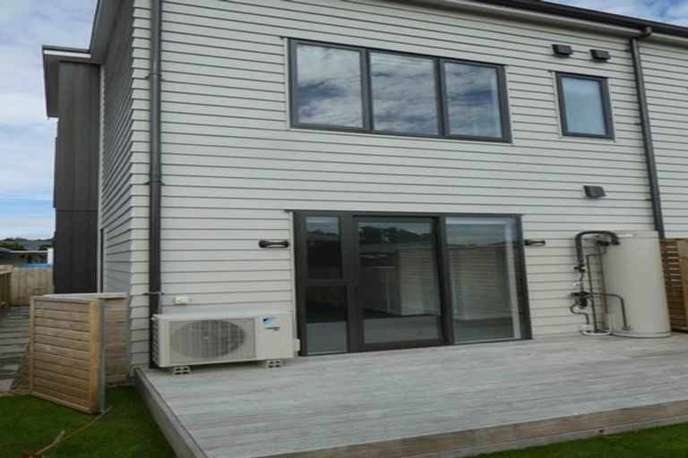 Photo of property in 4/504 Don Buck Road, Massey, Auckland, 0614