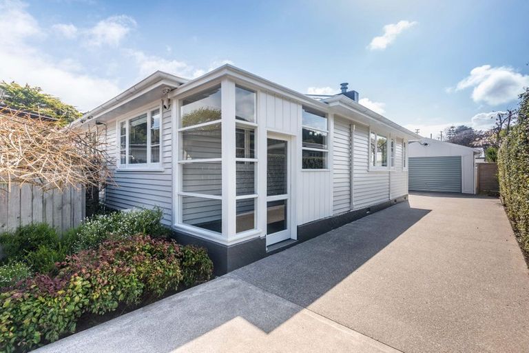 Photo of property in 27 Collins Avenue, Tawa, Wellington, 5028