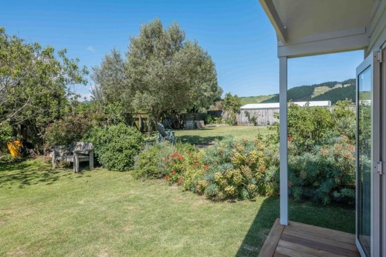 Photo of property in 6 Horomona Road, Paekakariki, 5034