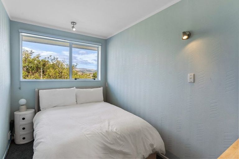 Photo of property in 8 Ara Kuaka, Waikanae Beach, Waikanae, 5036