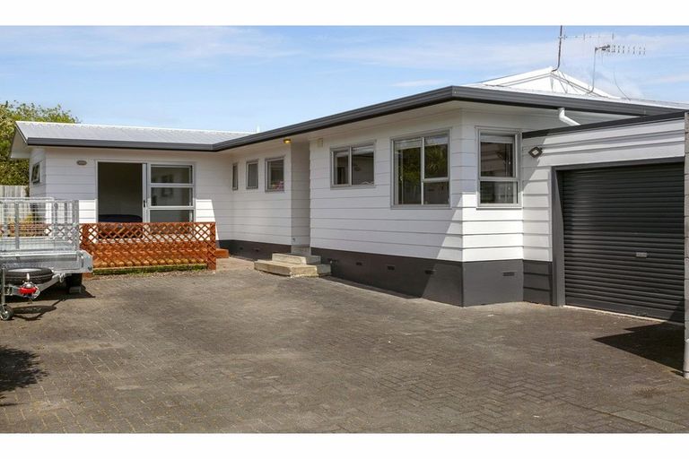 Photo of property in 35 Otupai Street, Two Mile Bay, Taupo, 3330
