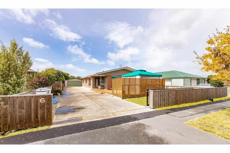 Photo of property in 6 Farnborough Street, Aranui, Christchurch, 8061
