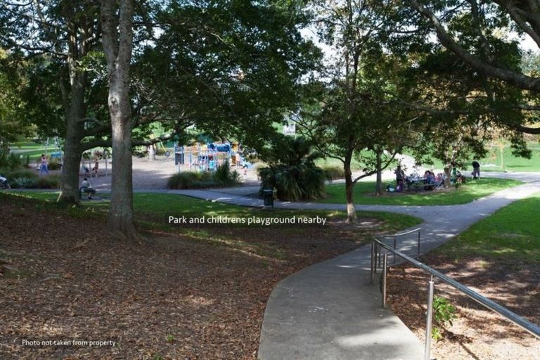 Photo of property in 14 Mchardy Place, Glenfield, Auckland, 0627