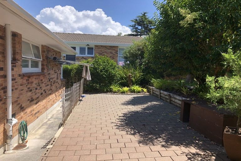 Photo of property in 71 Lynden Avenue, Hillcrest, Auckland, 0627