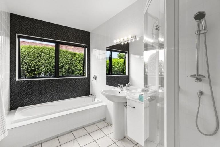 Photo of property in 1/52 Gulf View Road, Murrays Bay, Auckland, 0630