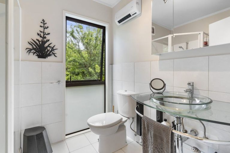 Photo of property in 22 Houston Place, Bayview, Auckland, 0629