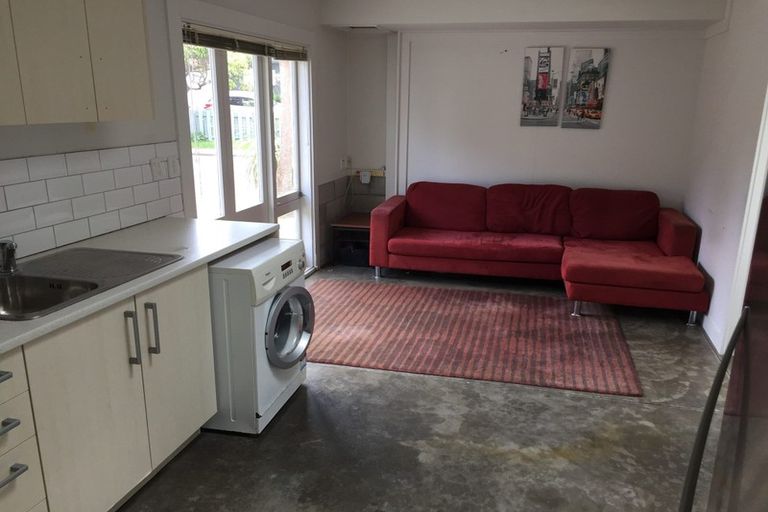 Photo of property in 5 Don Croot Street, Morningside, Auckland, 1021
