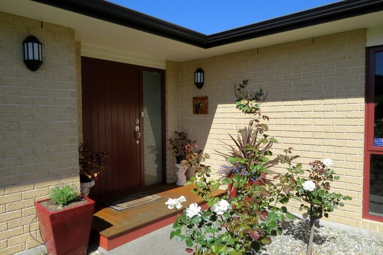 Photo of property in 11 Victoria Street, Coromandel, 3506