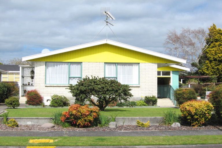 Photo of property in 6 Hawea Street, Merrilands, New Plymouth, 4312
