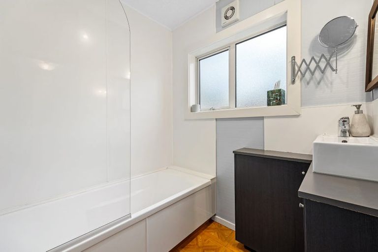 Photo of property in 16 Ngaio Street, Saint Martins, Christchurch, 8022