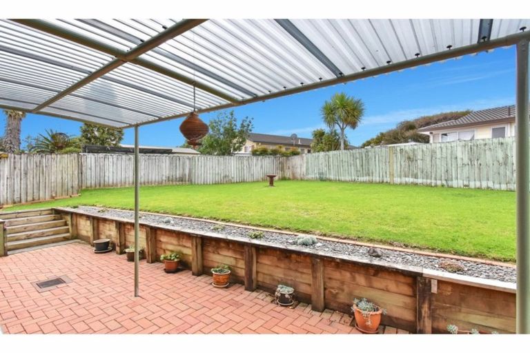 Photo of property in 15 Tonson Place, Weymouth, Auckland, 2103