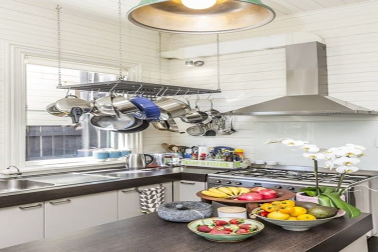 Photo of property in 19 Roy Street, Newtown, Wellington, 6021